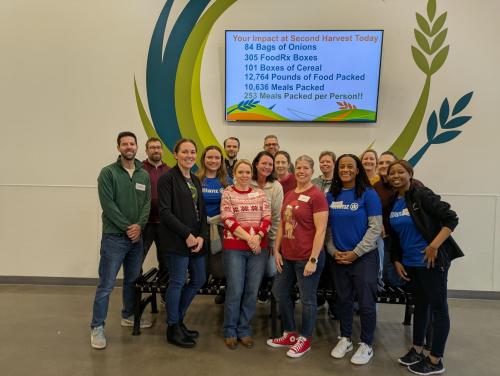 Allianz employees volunteer at Second Harvest Heartland